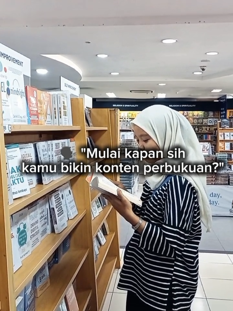 @dzata with book