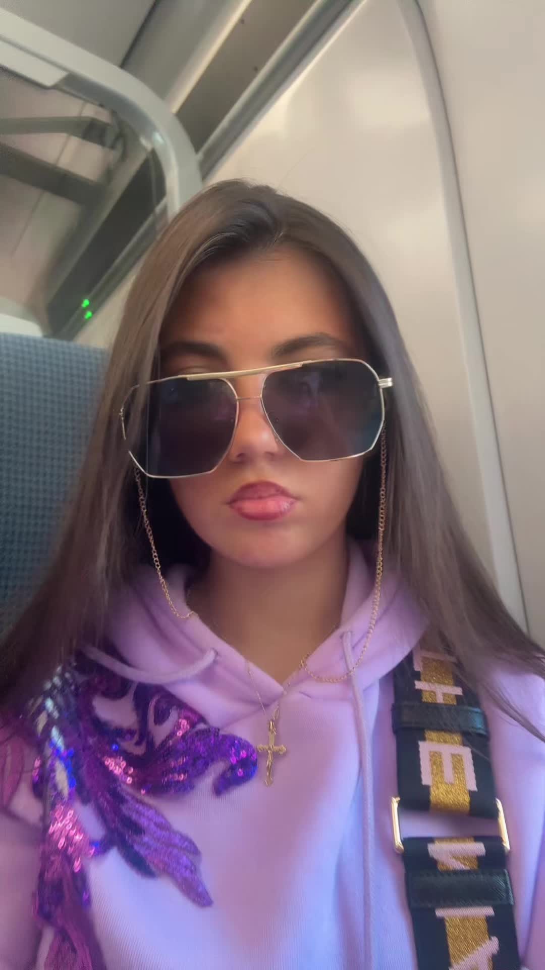 @𝐋𝐋🦢