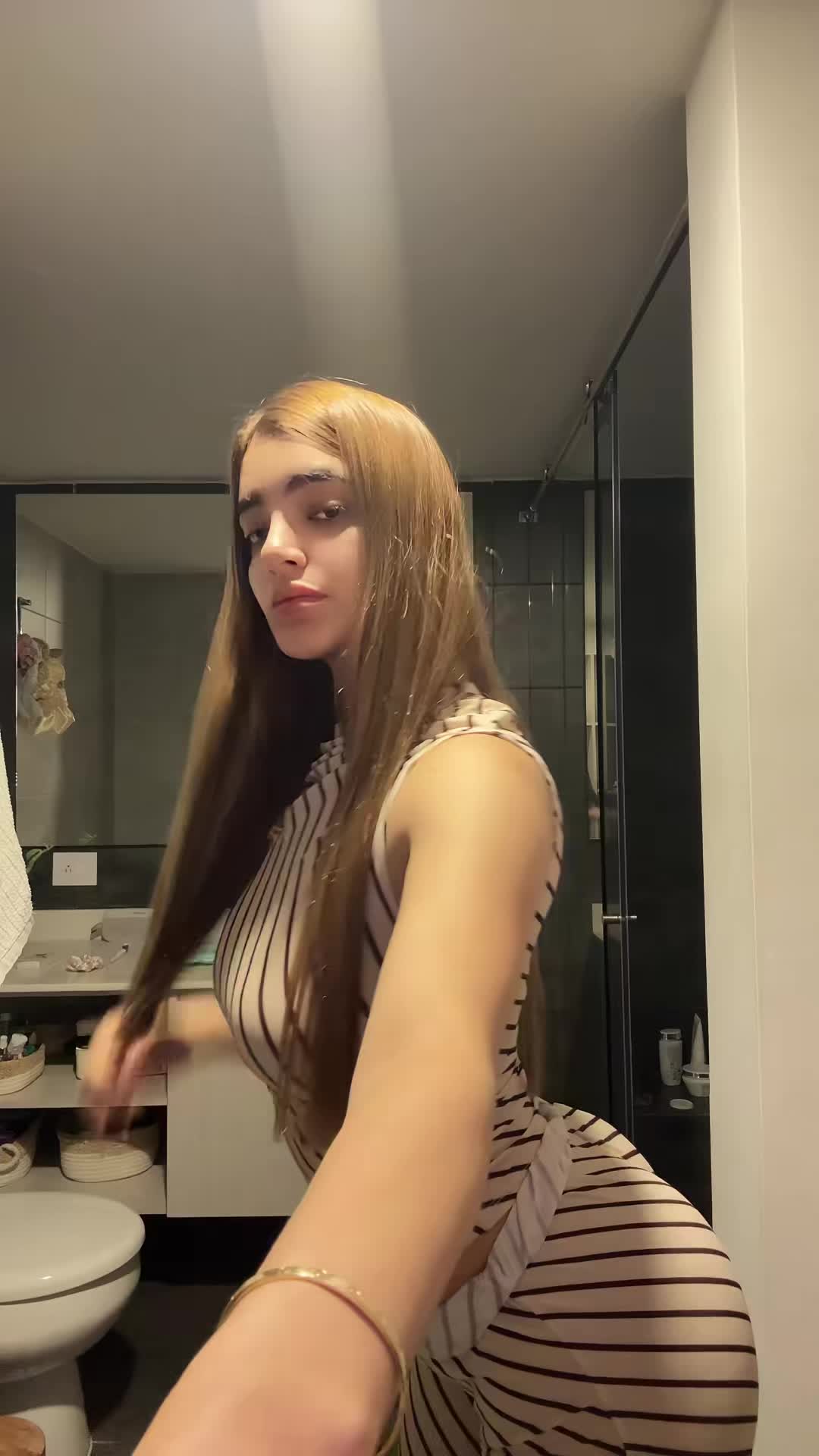 @LAURA SAHAR