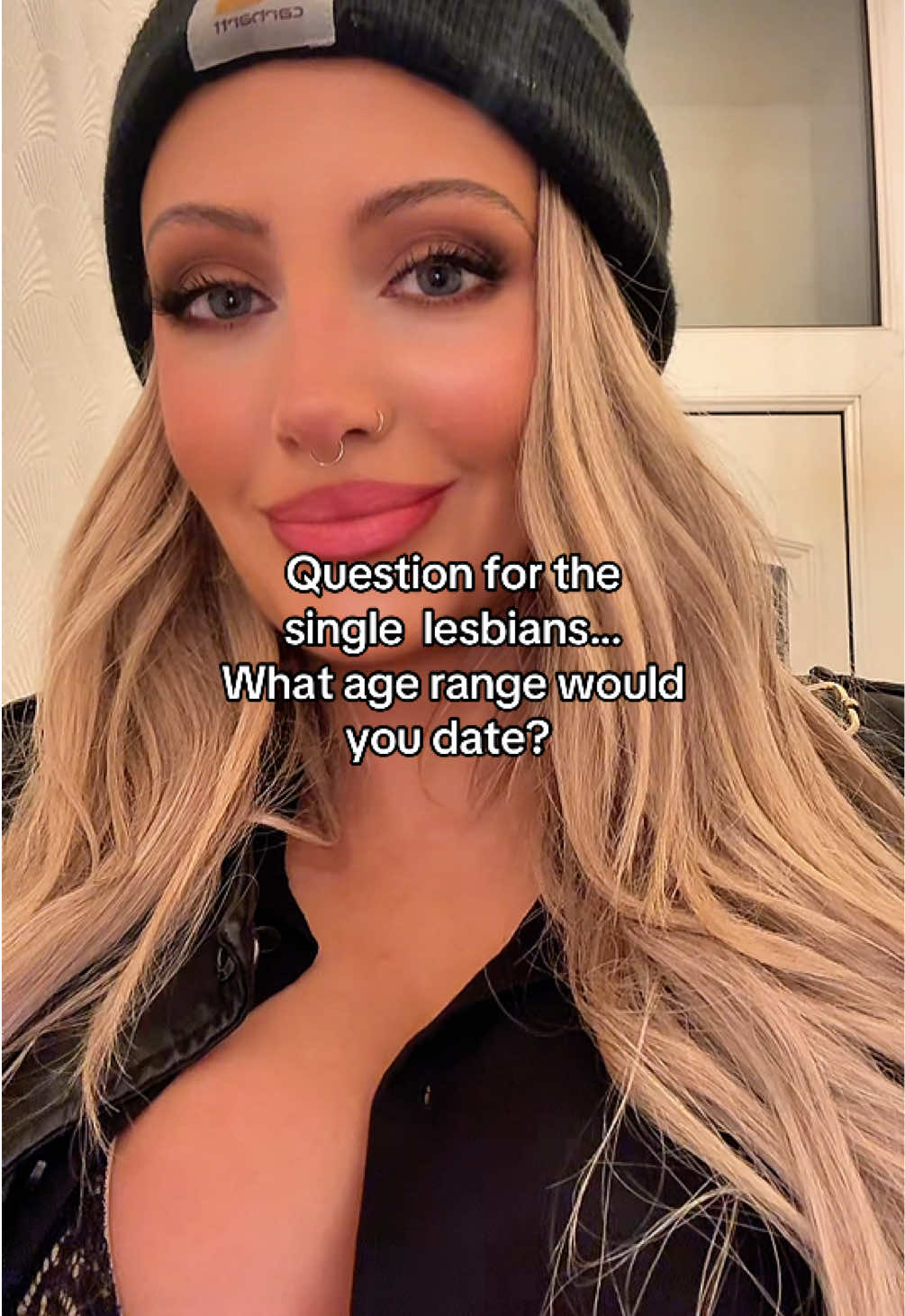 @Lisa J Evans sapphic author ⚢