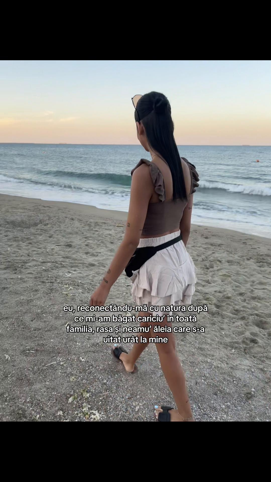 @whosthatgirl