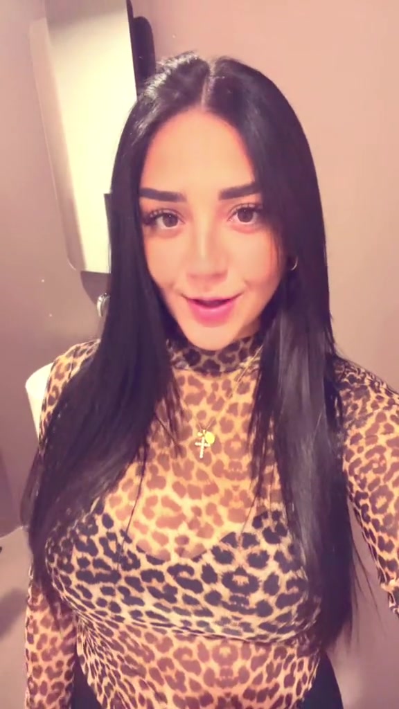 @Paola 🦂