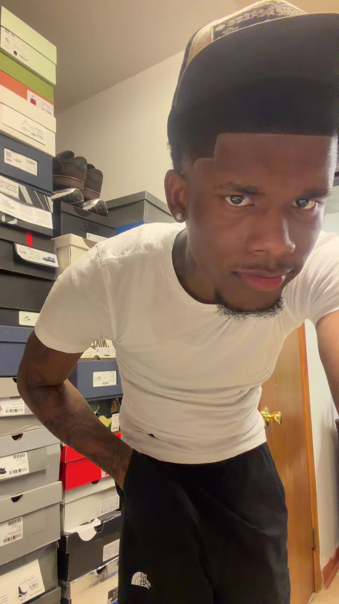 @￼