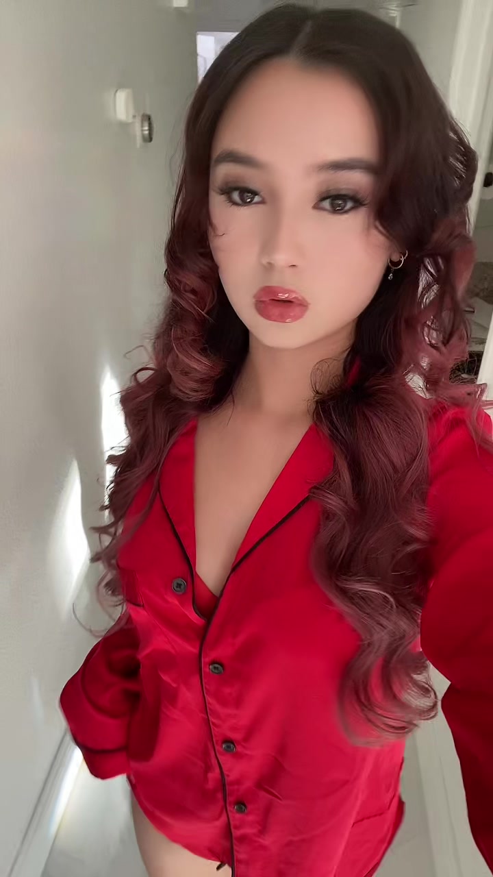@juliamillion