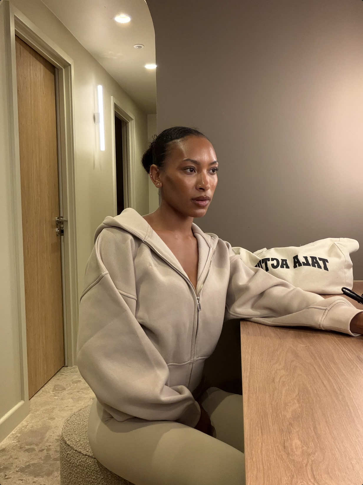 @Nia