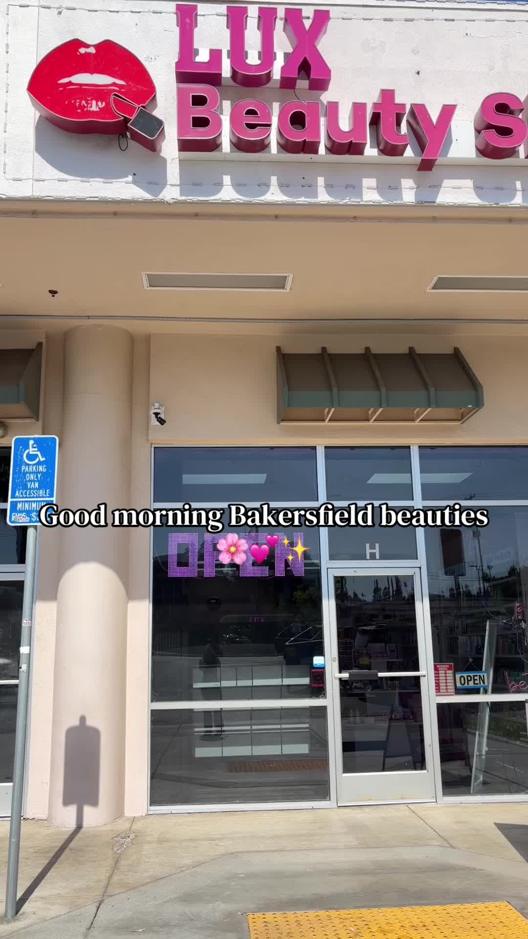 @luxbeautybakersfield
