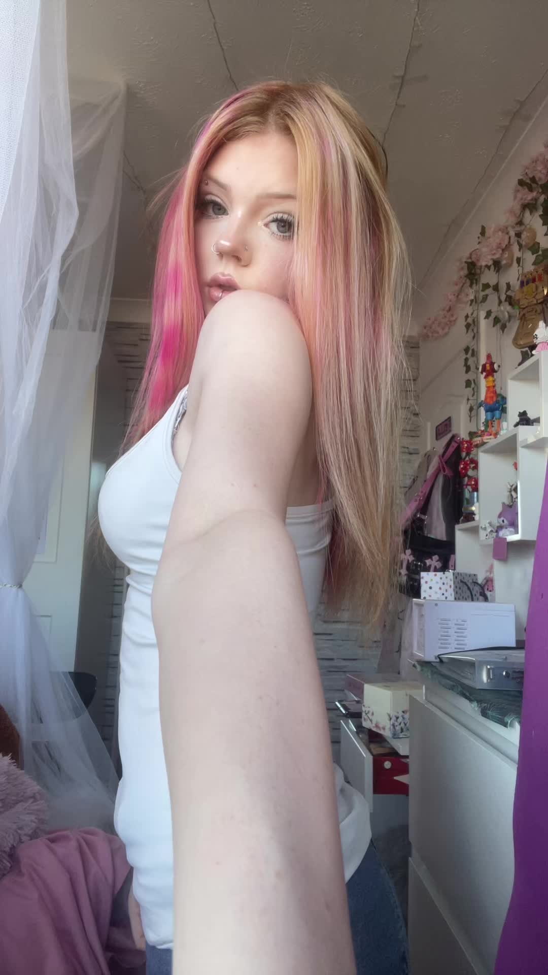 @_ellamary_