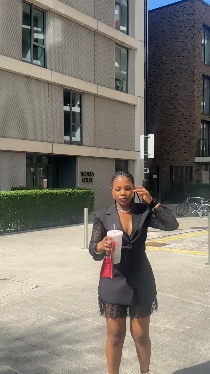 @Dee😎