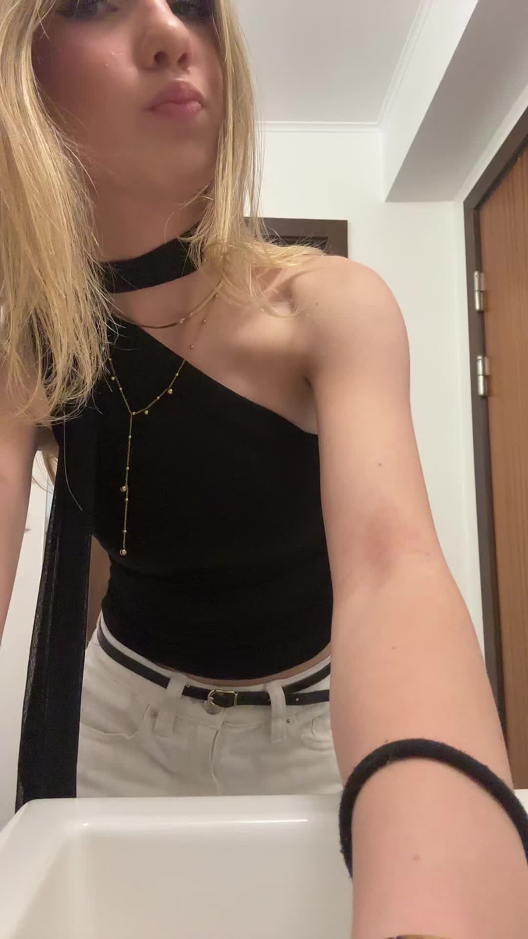 @Isa ᥫ᭡😝