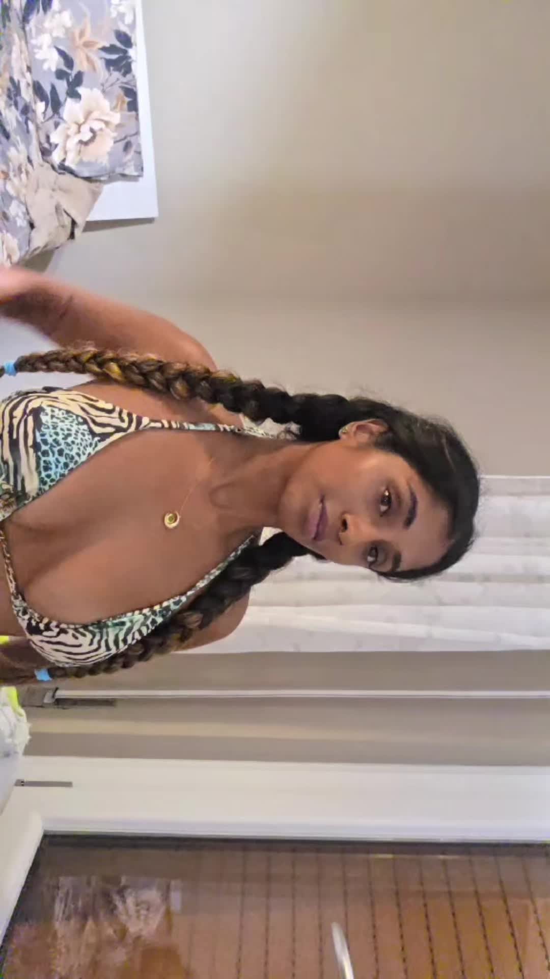 @Dinushaxo