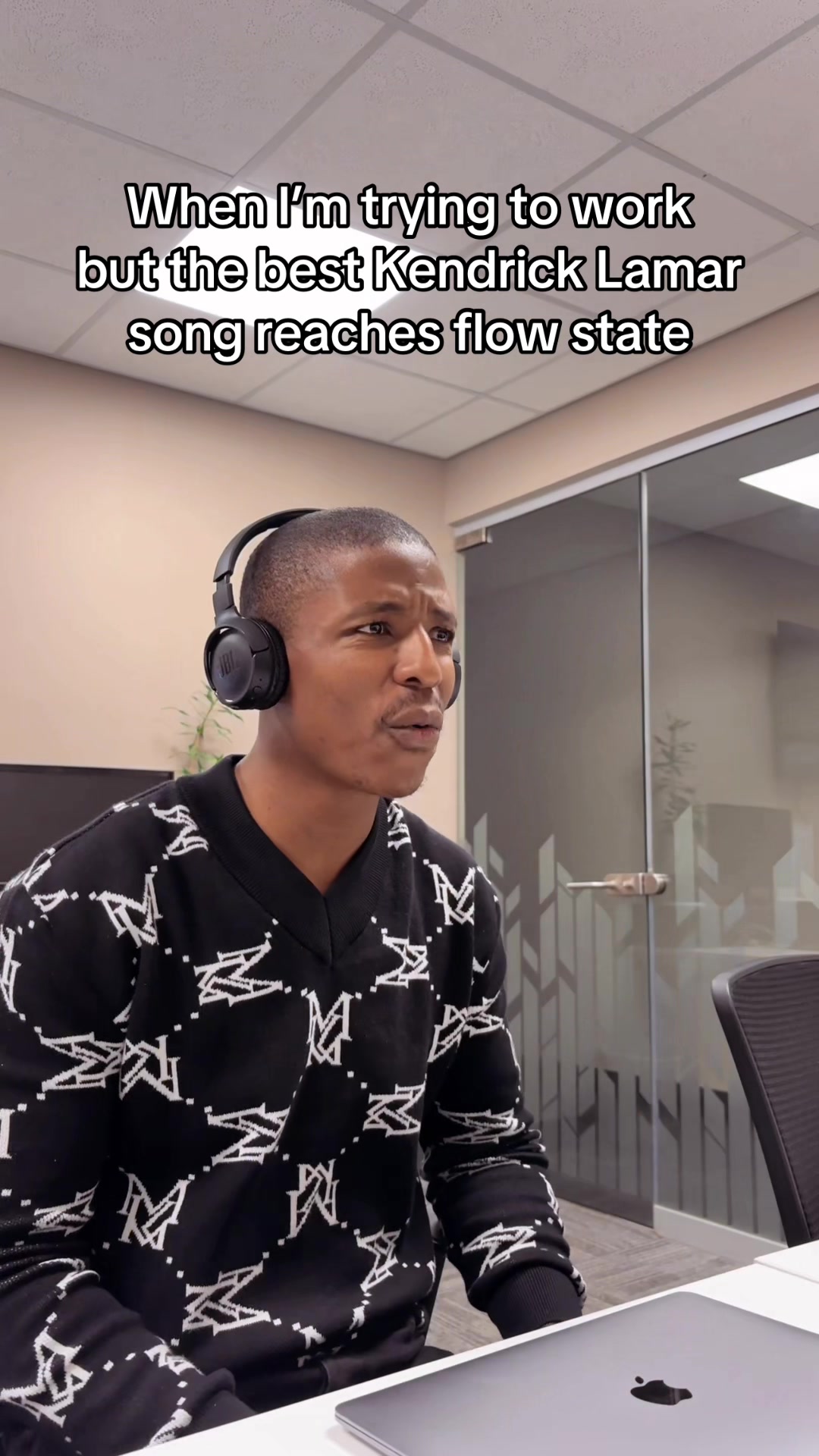 @Khweziii