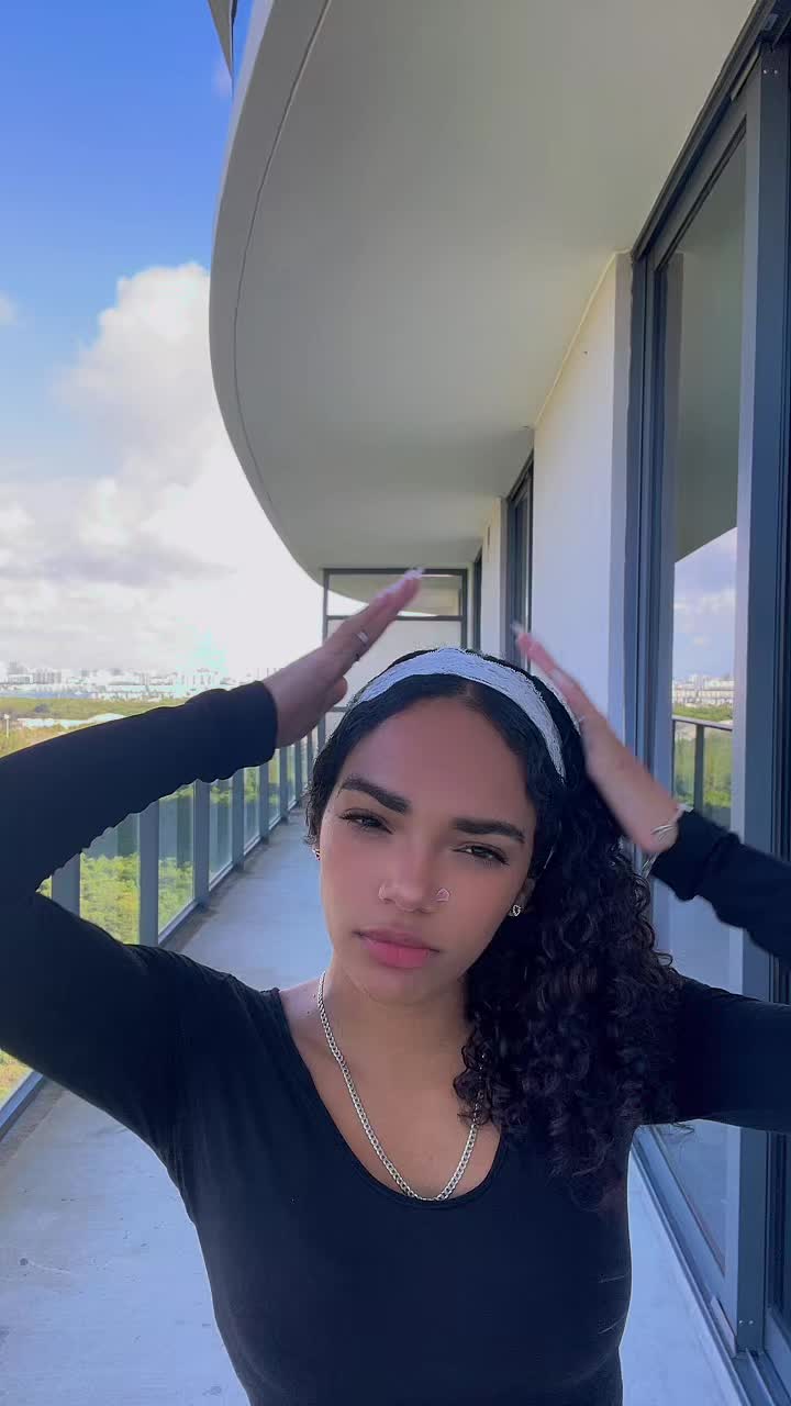 @𝜗𝜚Daniela