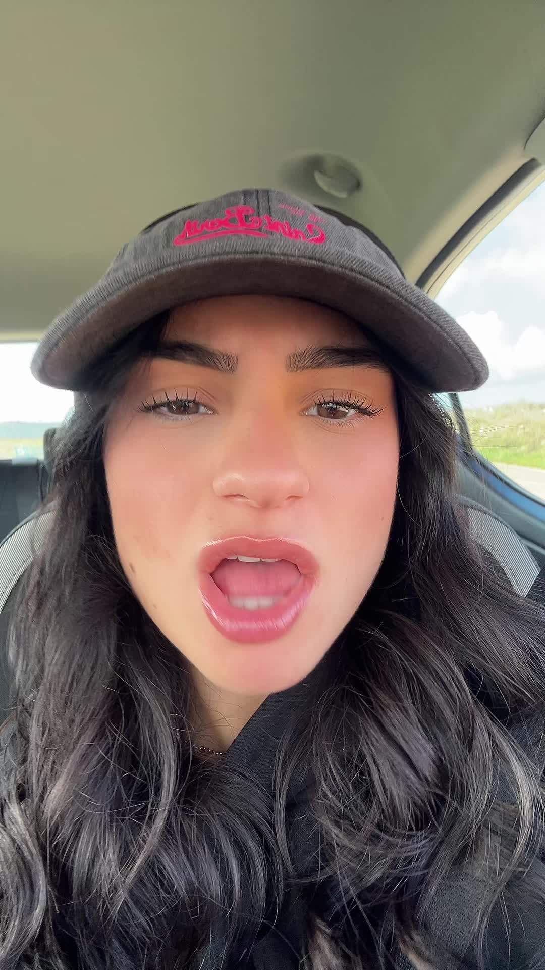 @Adelepzz