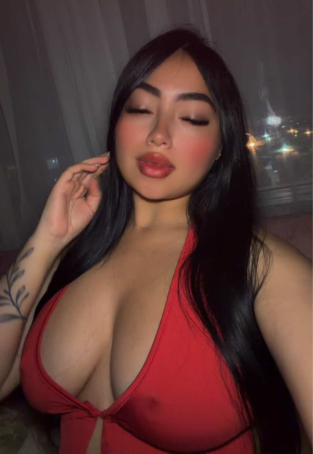 @VALENTINA♡.