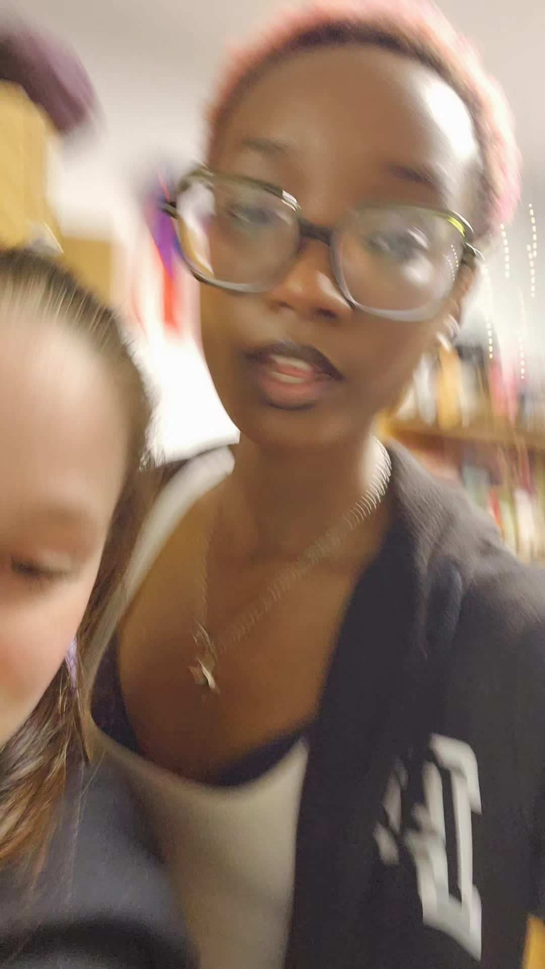 @August 🦨