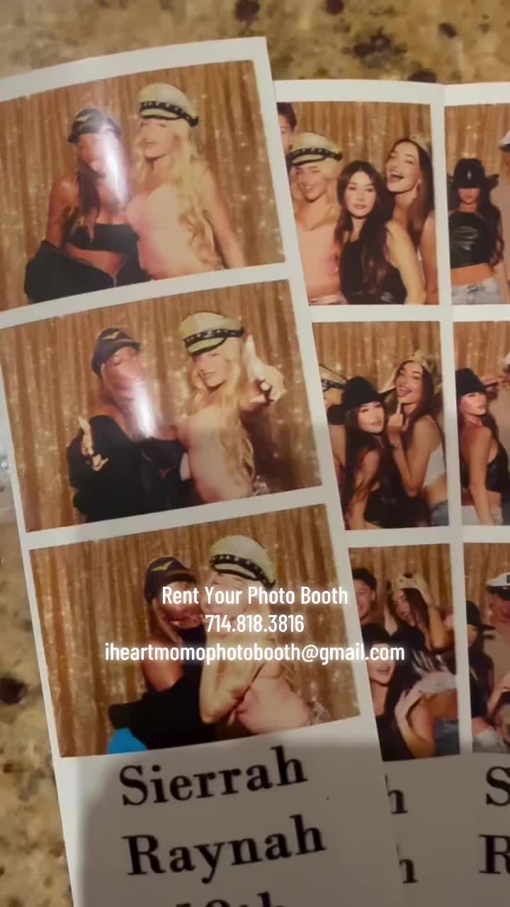 @iHeartMomoPhotoBooth