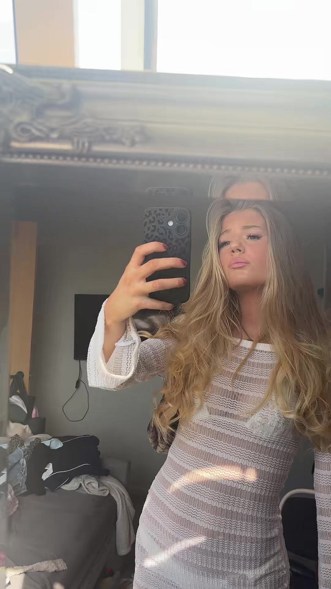 @😈