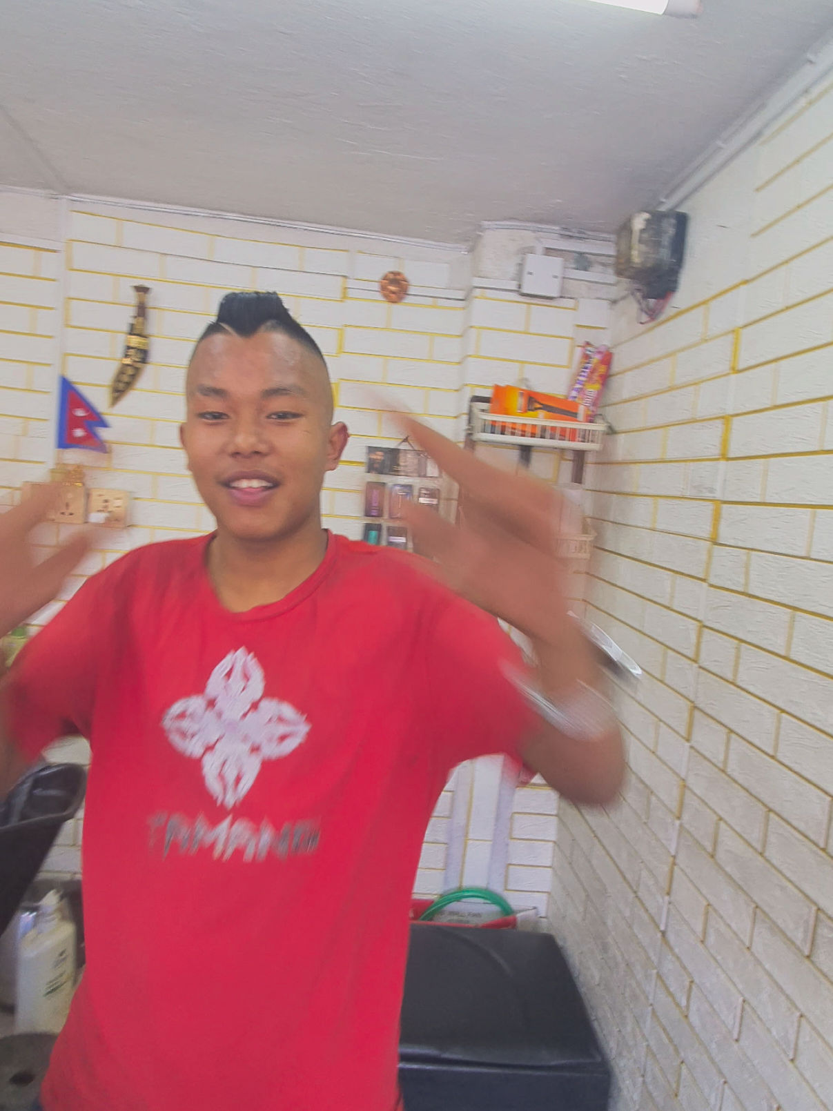 @Robin's Hair Salon Tinkune