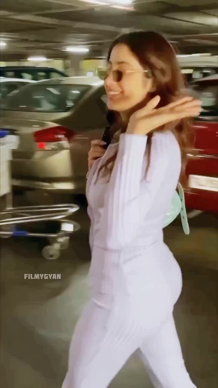 @Janhvi Kapoor Official