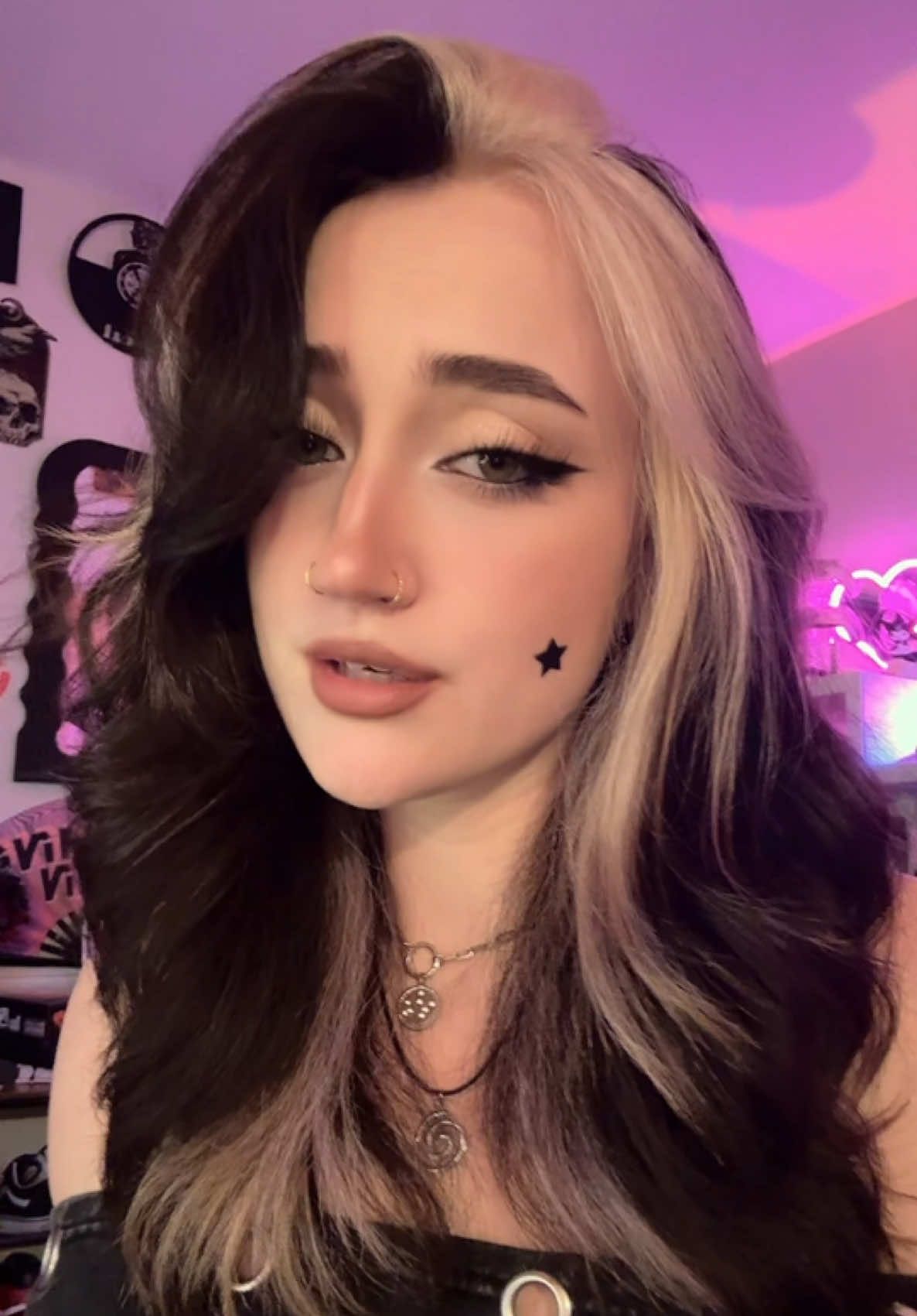 @𝘭𝘦𝘹𝘪 シ