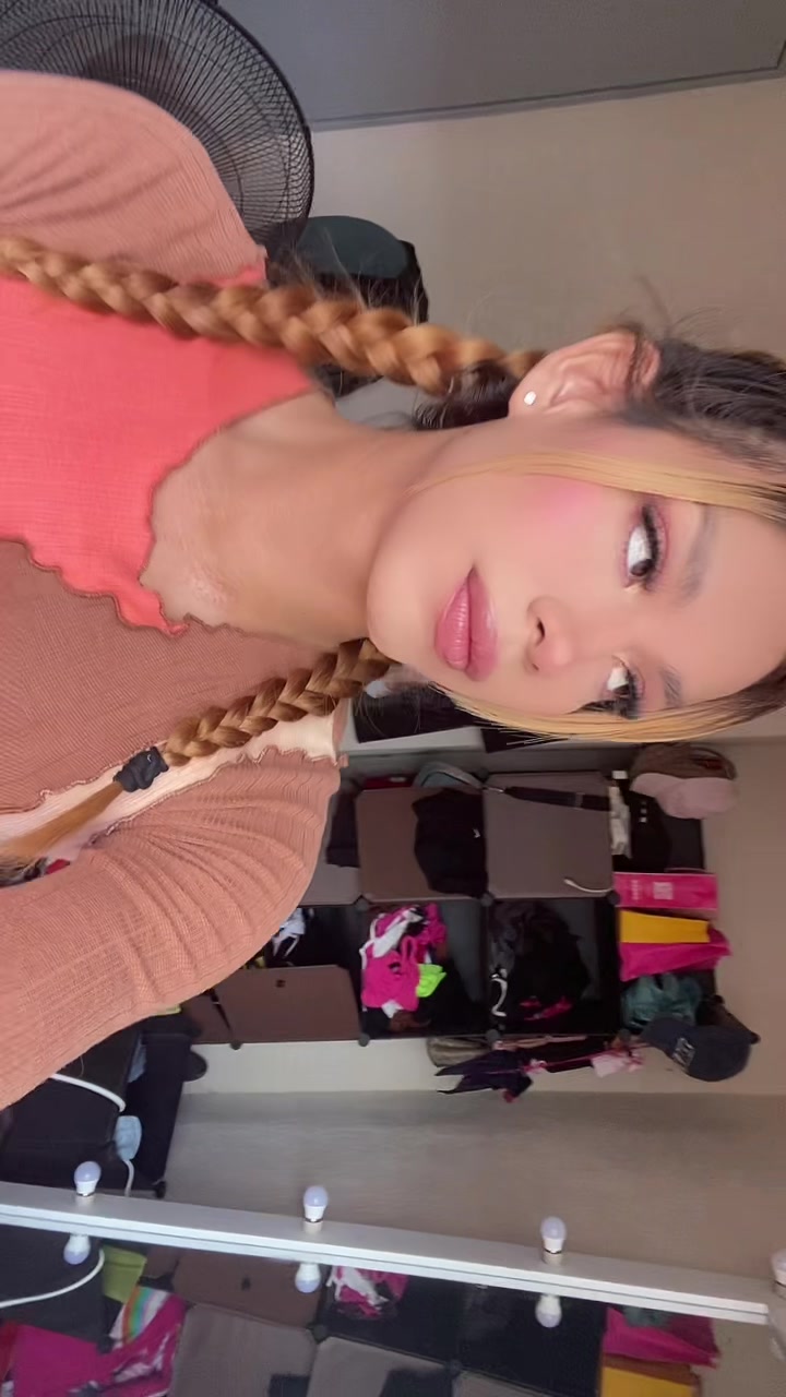 @Chloe zarate