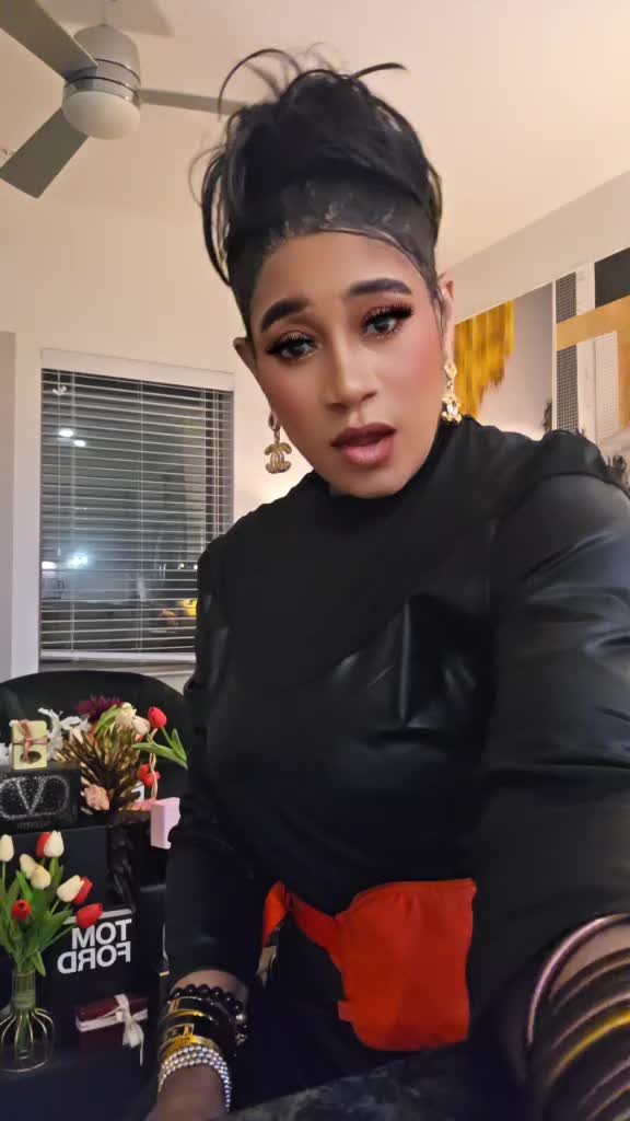 @Demi