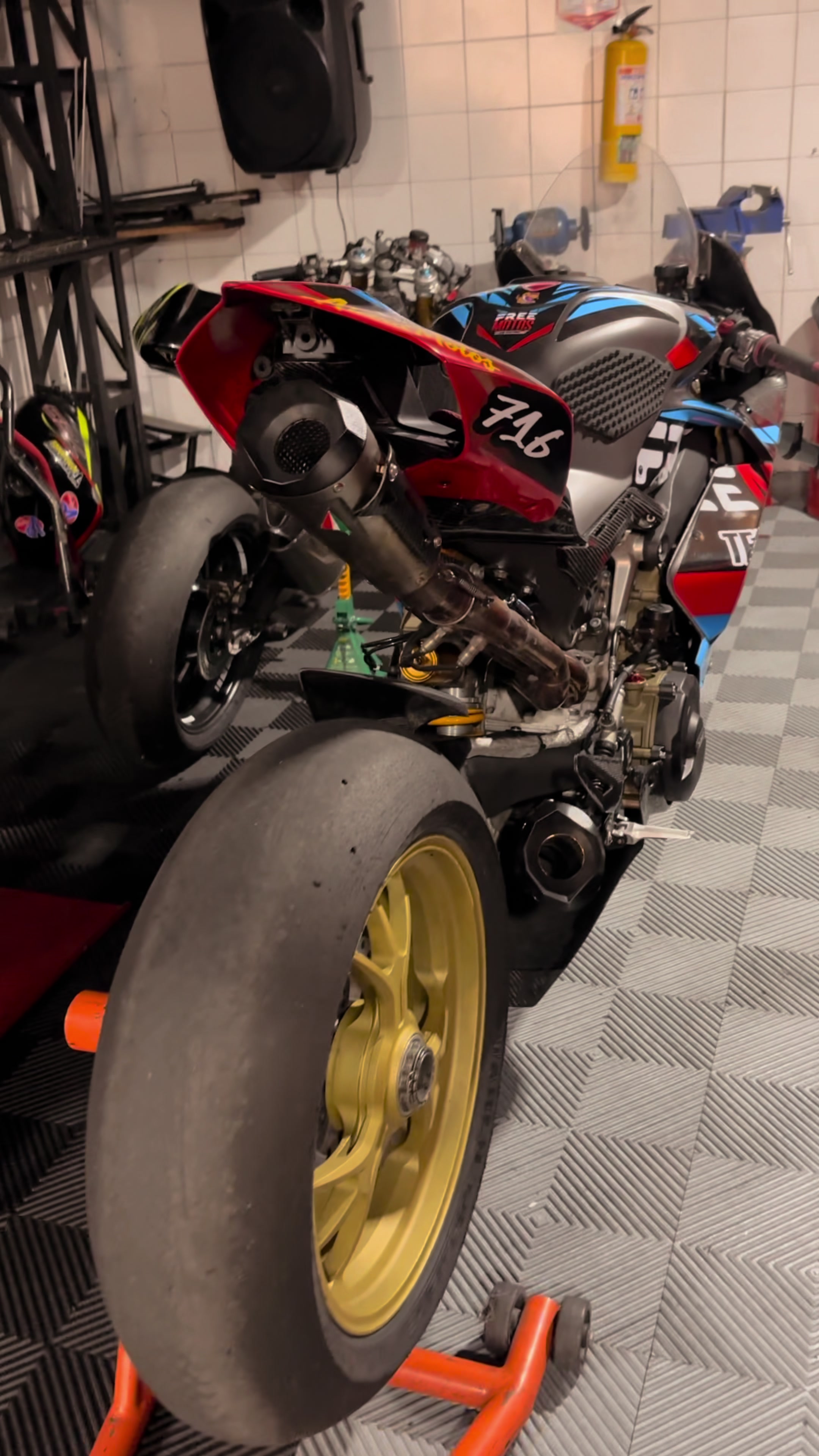 @Motosaurio
