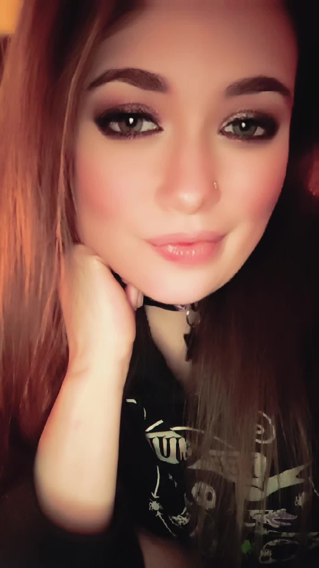 @🖤🩷EmoQueen🩷🖤