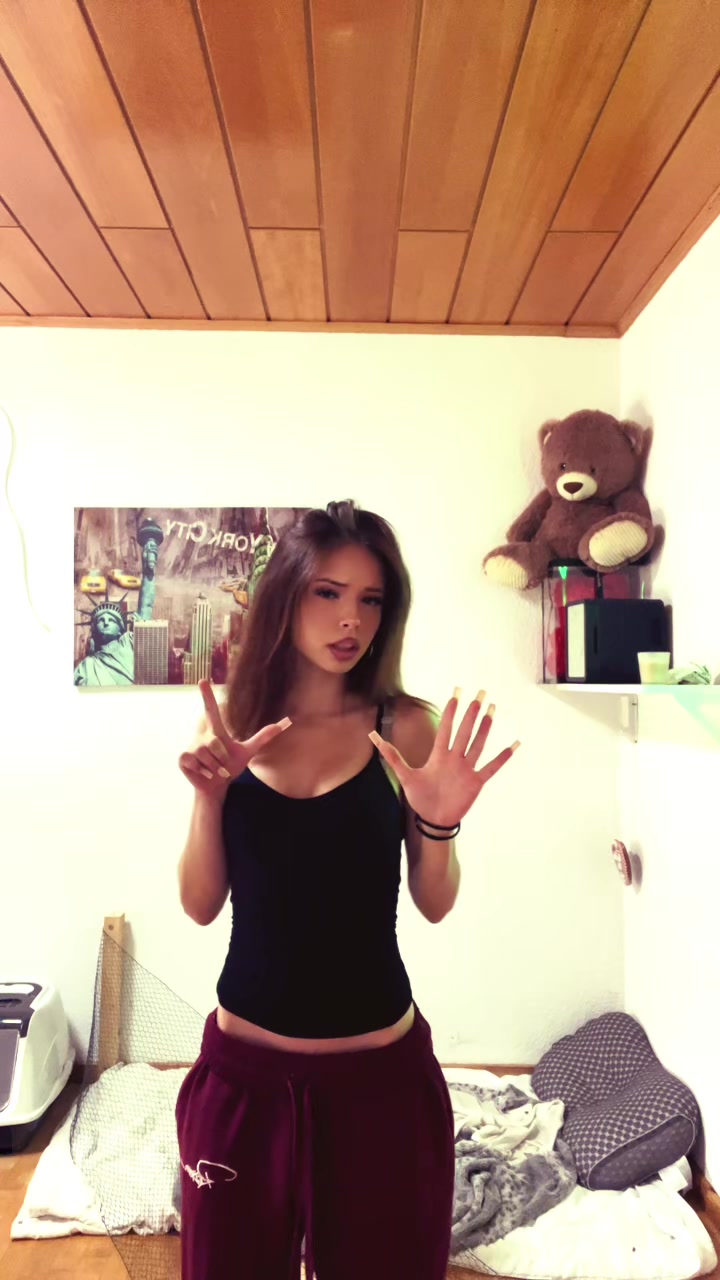 @Leony_8754