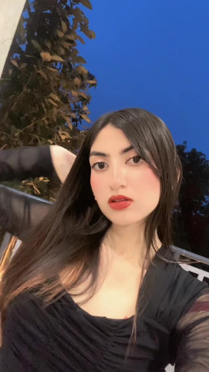 @Eyesha 🧚🏻♀️
