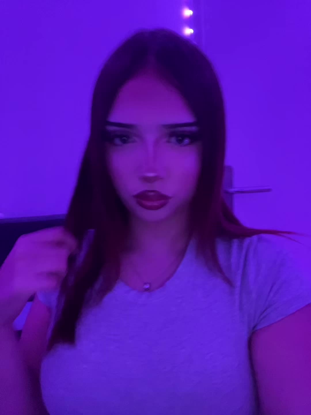 @𝒱 ᥫ᭡