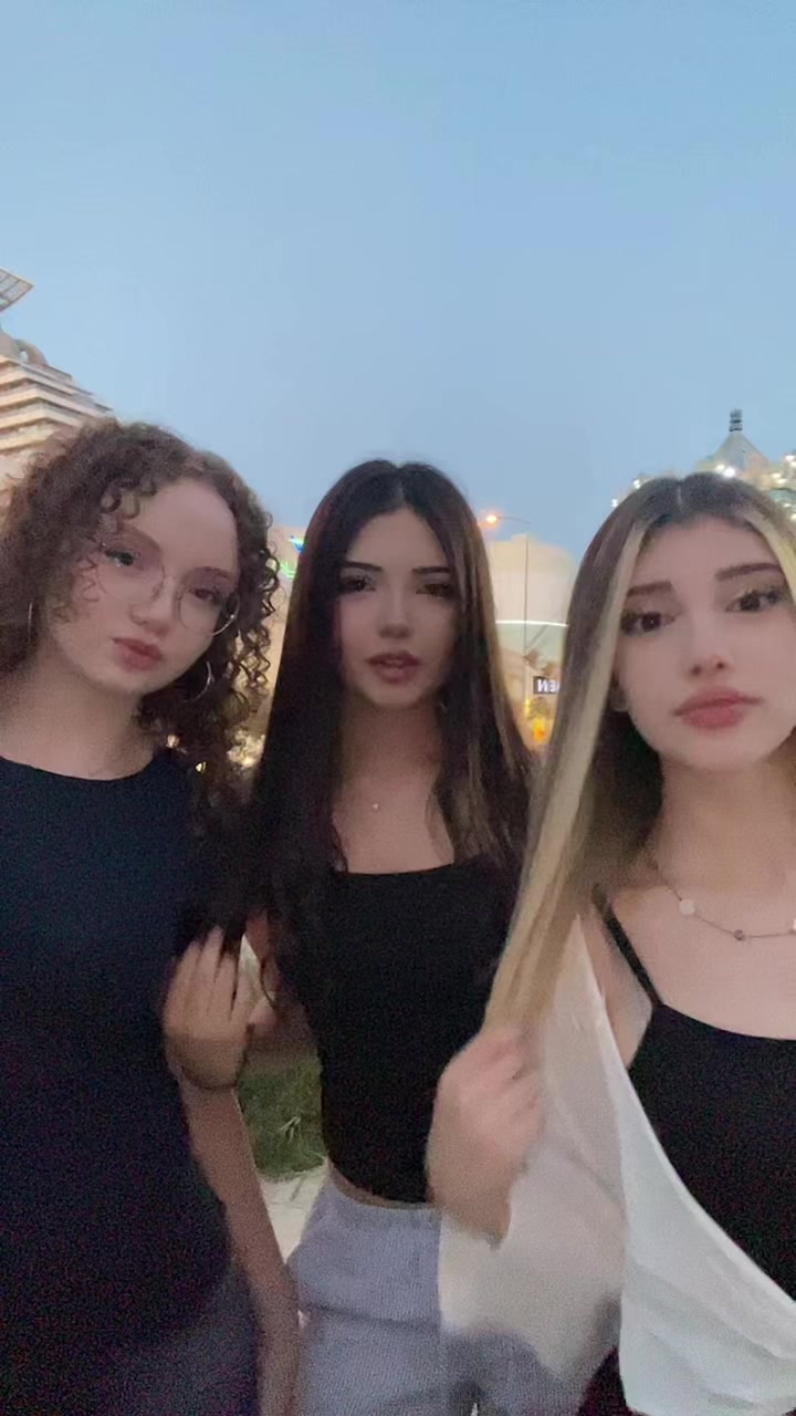 @𝒯