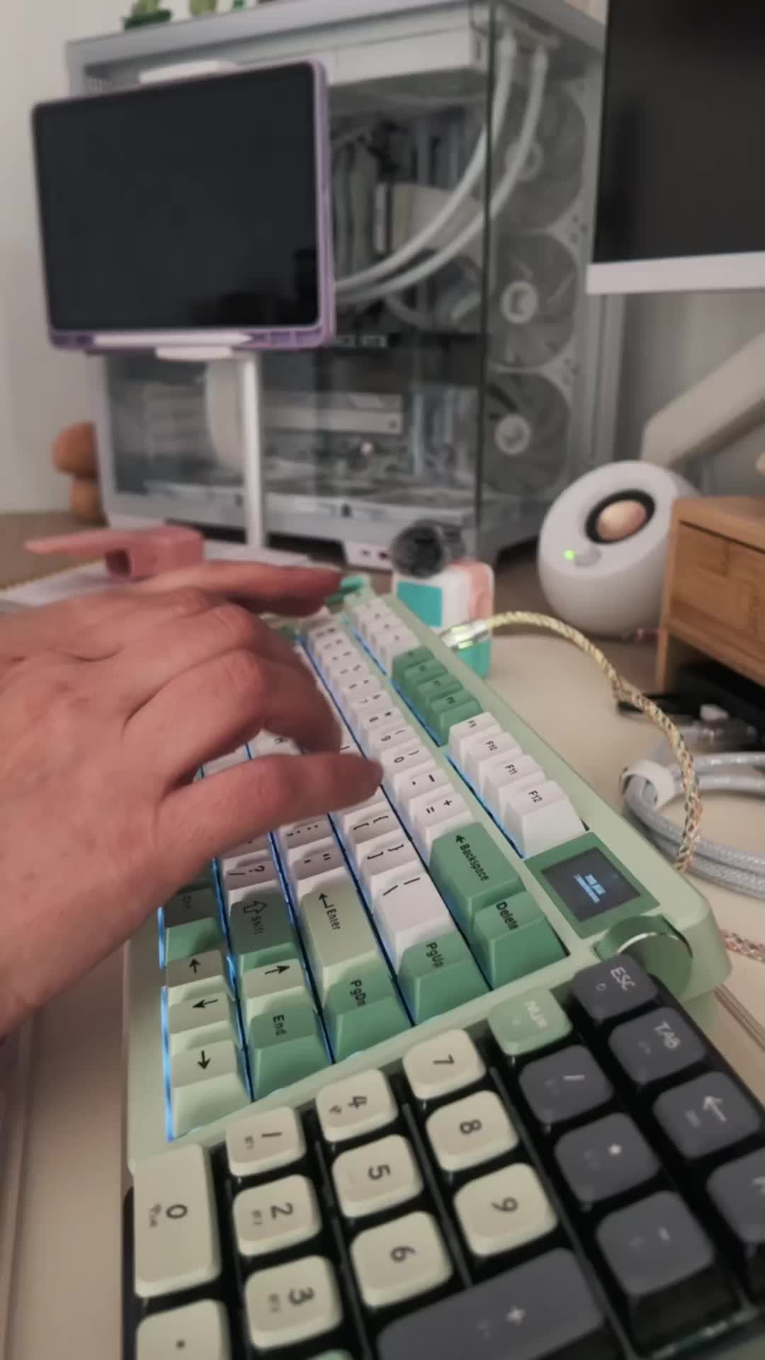 @Katie | WFH | Keebs | Cosy