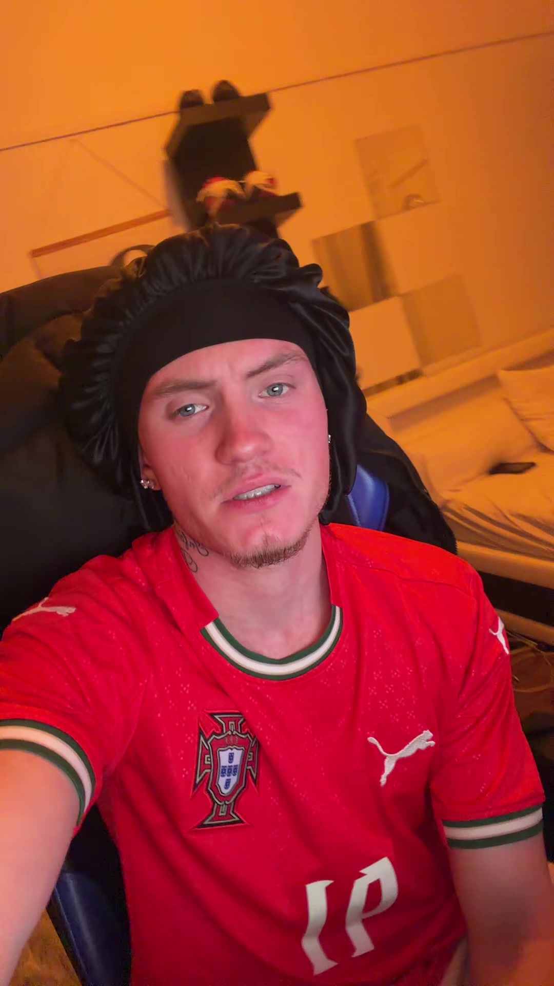 @1whitos 🎩