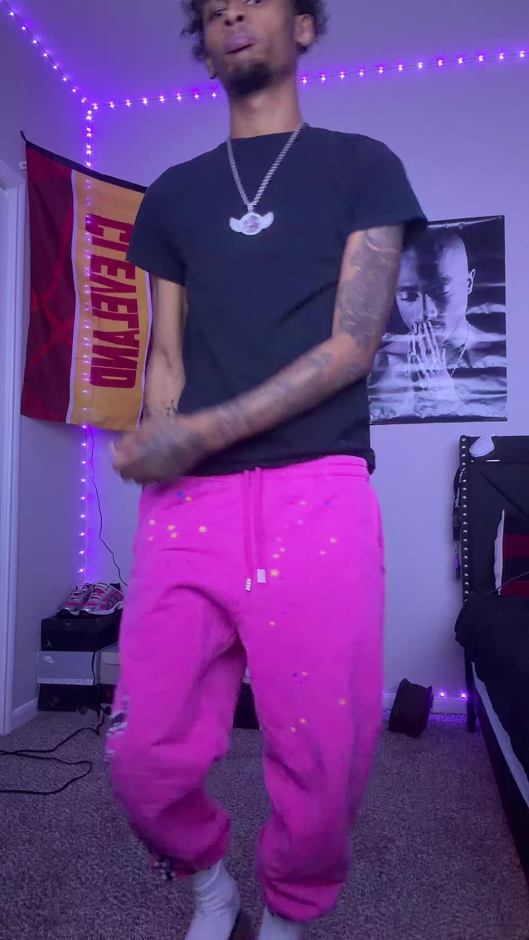 @FamousJayy🕴🏼.