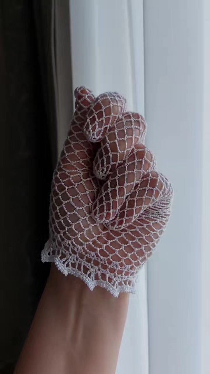 @LuciaGloves