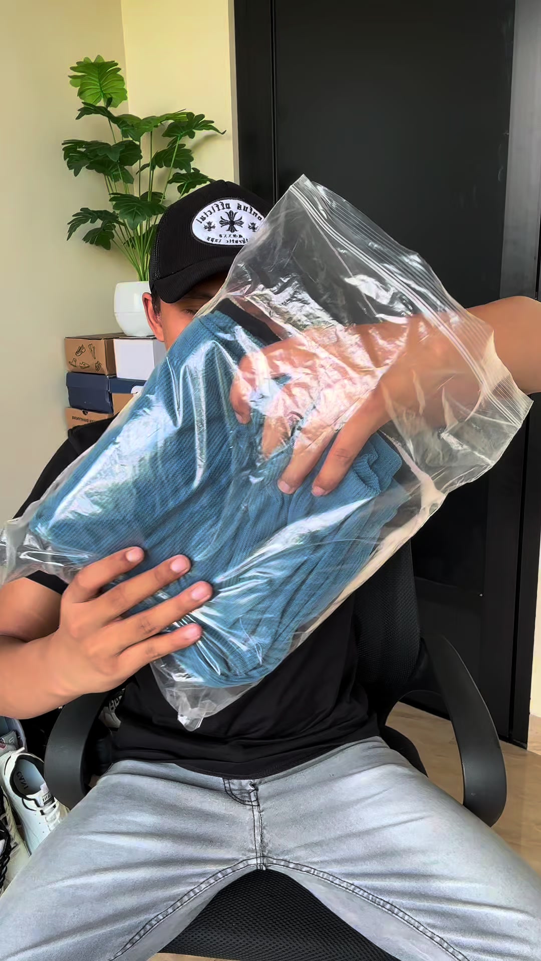 @𝘼𝙛𝙛𝙨𝙝𝙤𝙥_
