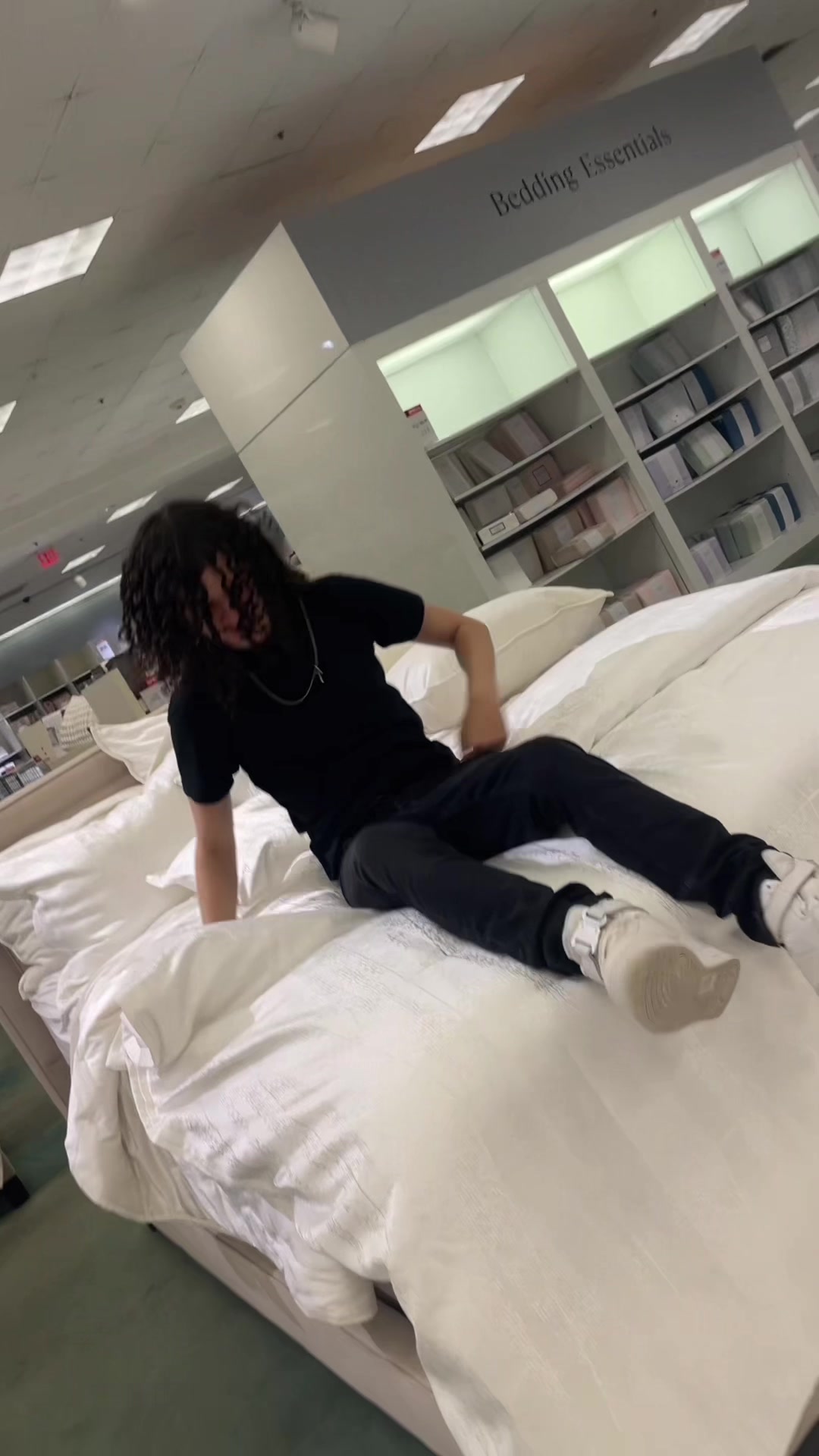 @Thraxr