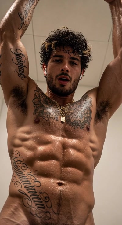 @YourDailyHotDudes