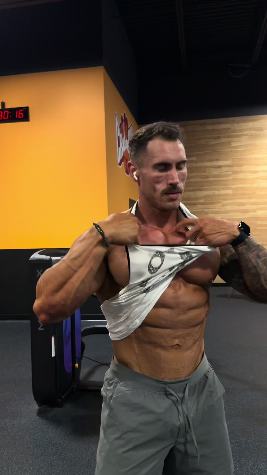 @Brady Barnes | IFBB PRO