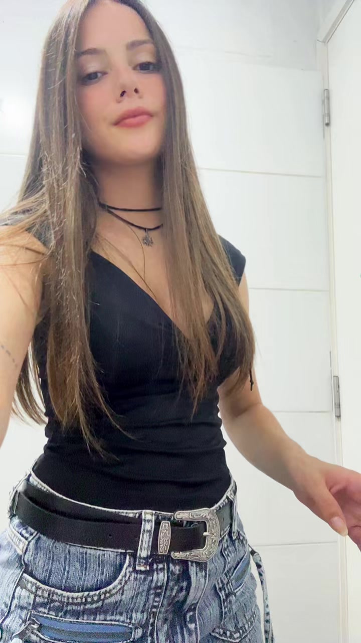 @Vickyy
