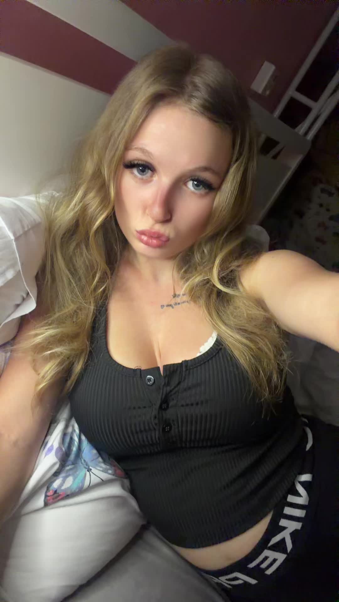 @tinytaraxo