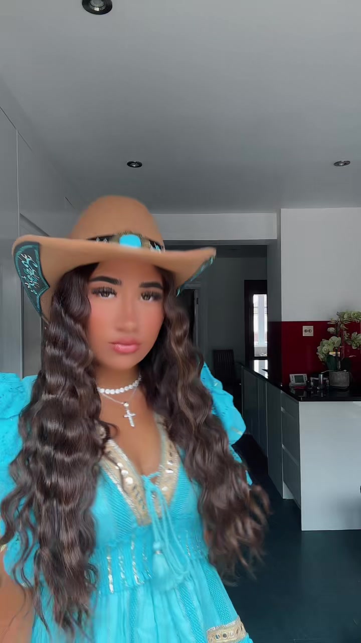 @luisaadavis