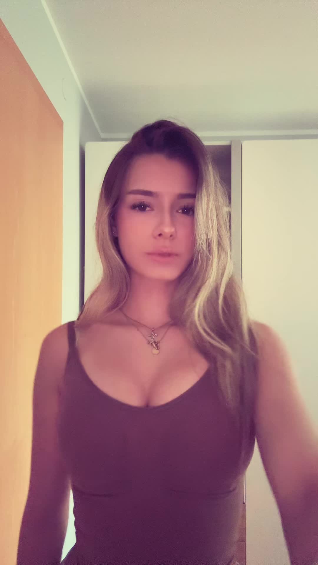 @yourfavblonde