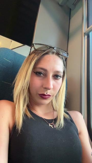 @Claudia🖤
