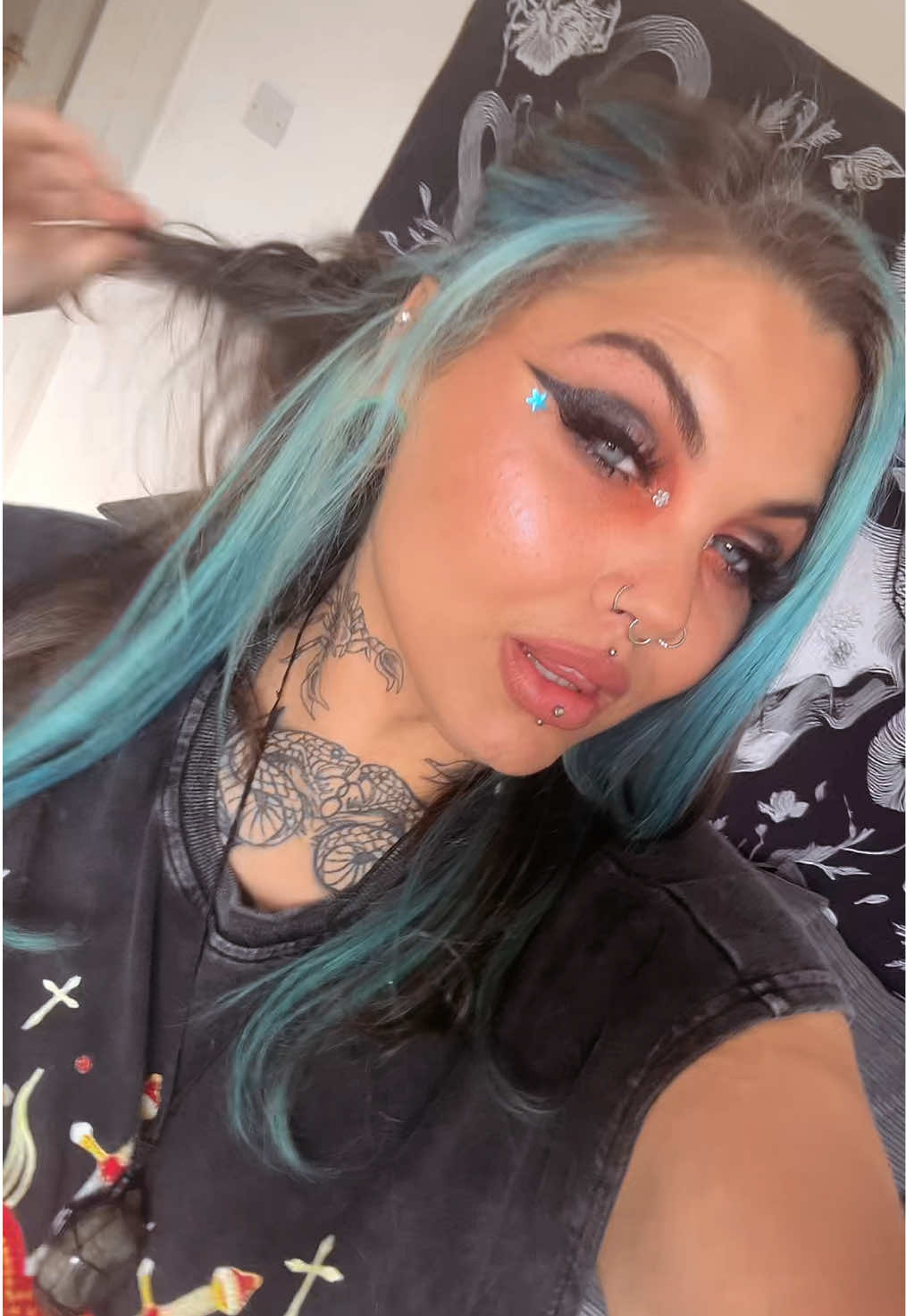 @𝐿𝒾𝒻𝑒𝒲𝒾𝓉𝒽𝐿𝒾𝓁𝓁𝓎𝓍𝑜