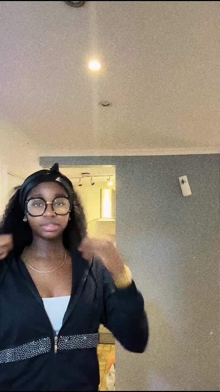 @𝐌𝐬.𝐃𝐞𝐫𝐚 ♡