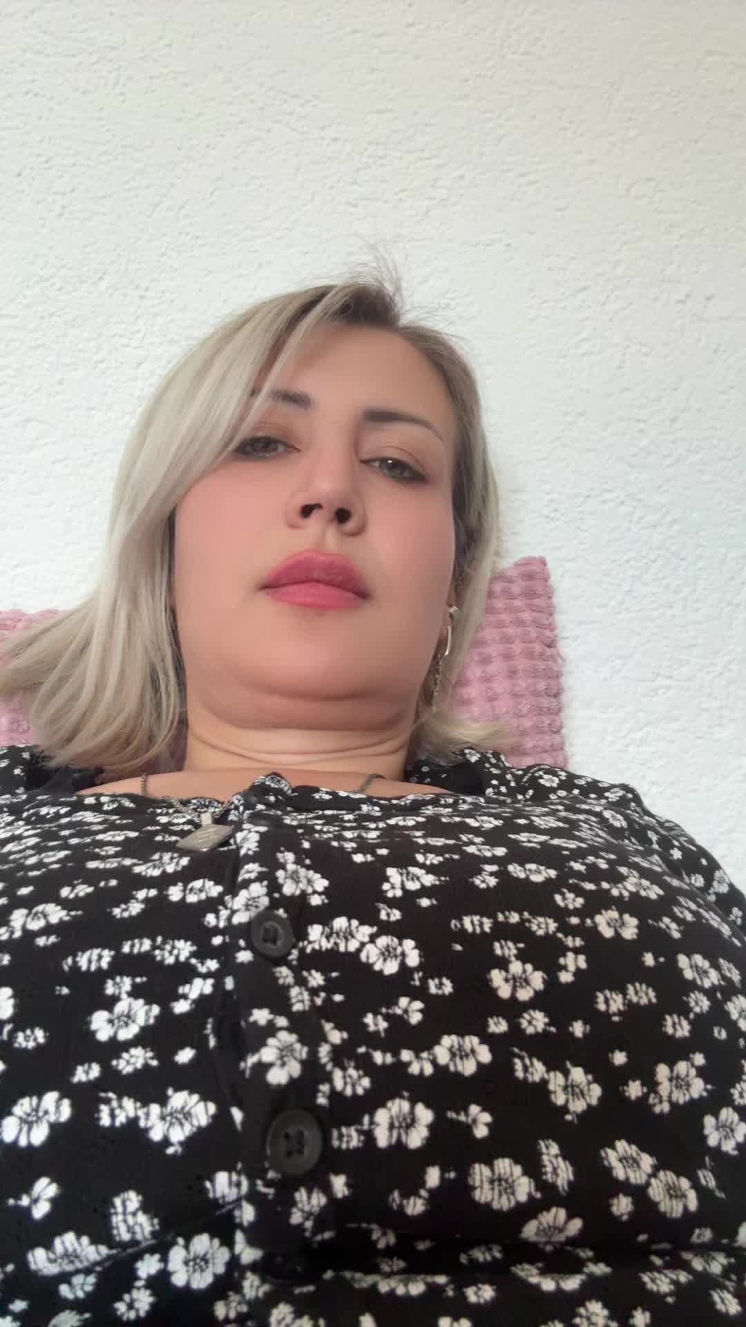 @Elli