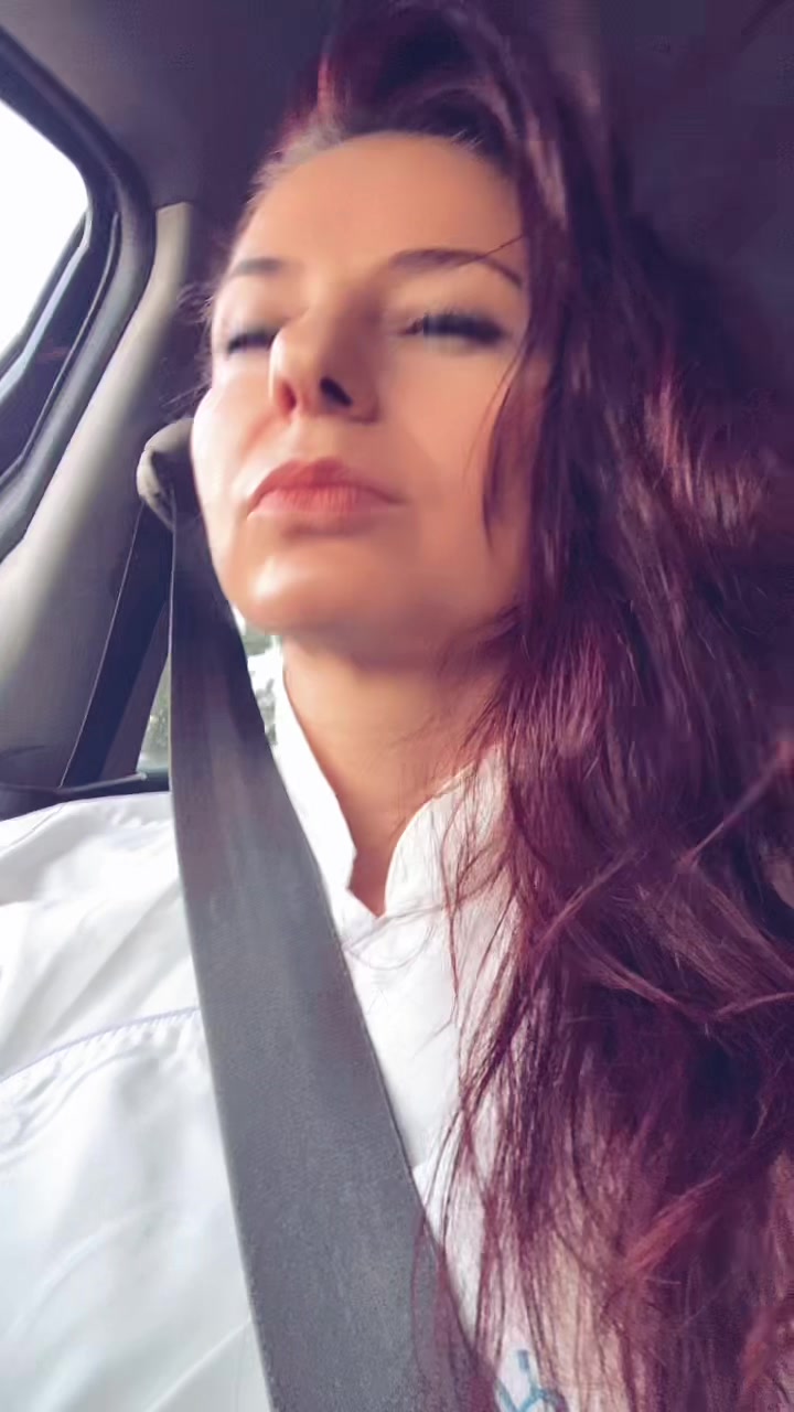 @Louisaartemis)