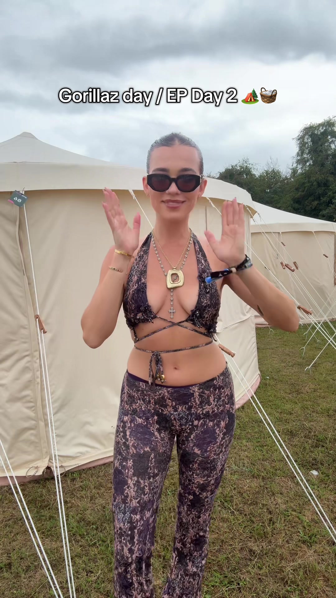@MiriamMullins_